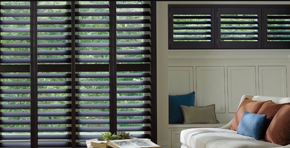 Choose an interior decorator who worked with plantation shutters