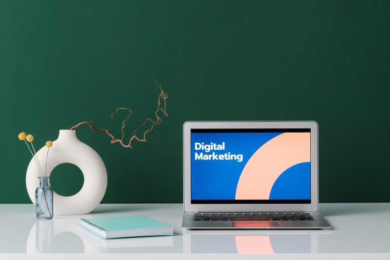 DIGITAL MARKETING AND TECHNOLOGY: HOW DIGITAL MEDIA AFFECTS BUSINESS