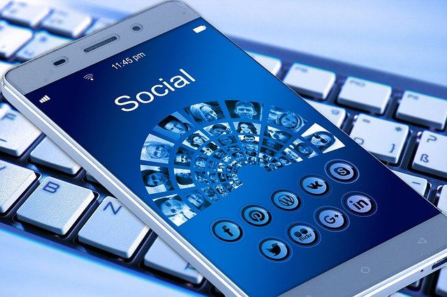 10 SOCIAL MEDIA TIPS TO BOOST ENGAGEMENT