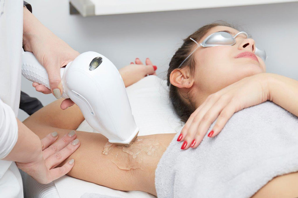 HOW IS LASER HAIR REMOVAL THE BETTER CHOICE?